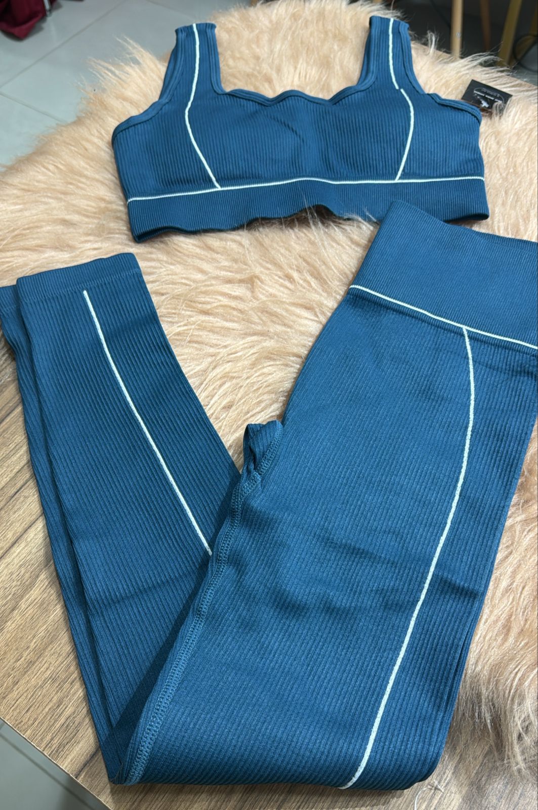 Conjunto Canelado com Detalhe