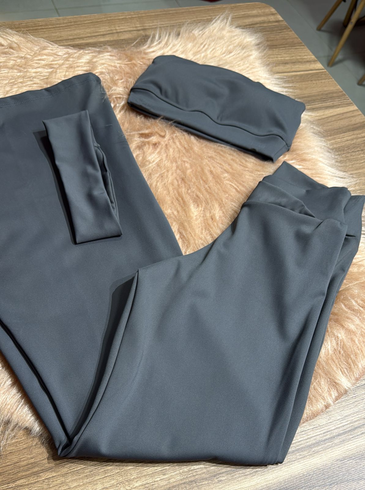 Conjunto Tomara que Caia com Calça Flare