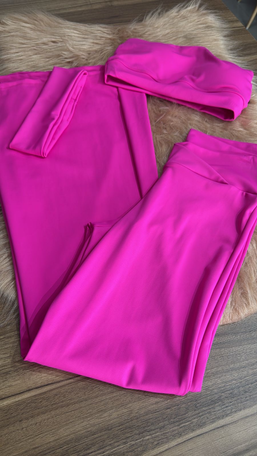 Conjunto Tomara que Caia com Calça Flare