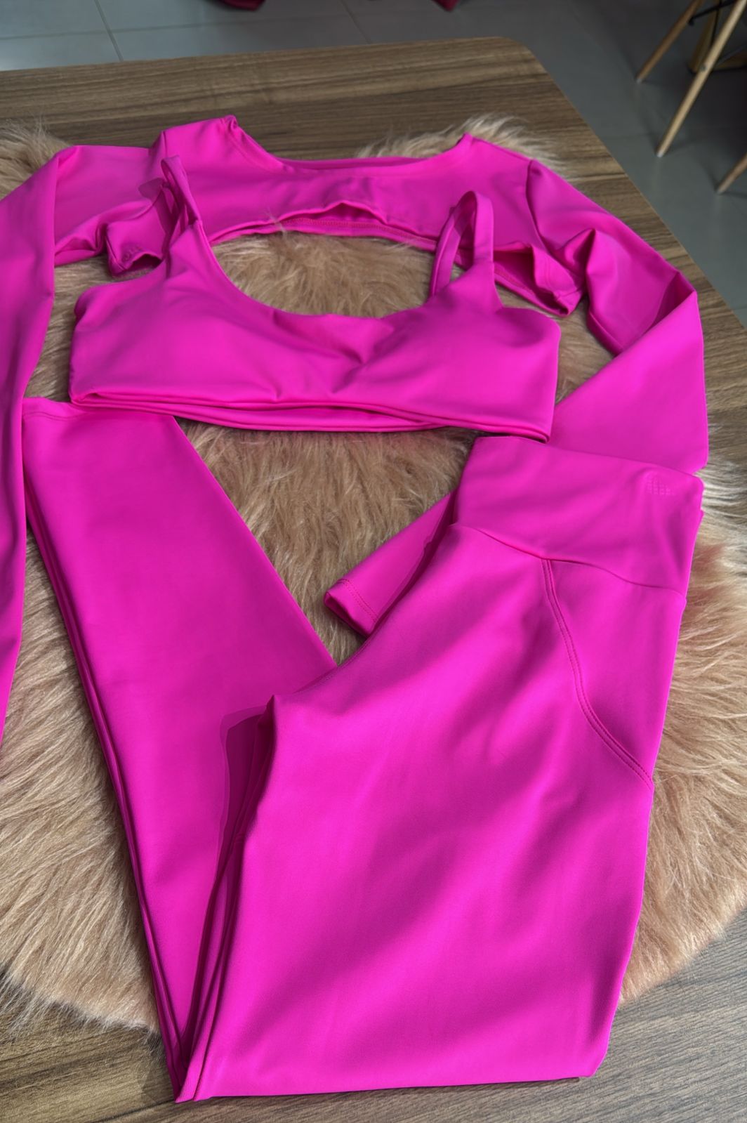 Conjunto Trio (Top, Cropped Manga e Legging)